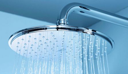 GROHE_28576000_Bras_de_douche_moderne_RAINSHOWER_longueur_300_mm_chrome_En_situation.jpg